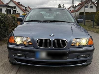 Używany BMW 320 170 KM (125 kW) 2001 Niebieski Sedan/Limuzyna