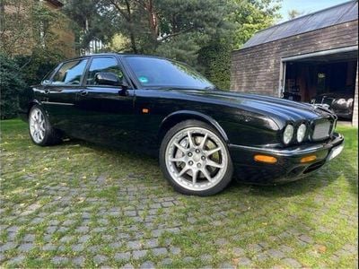 Jaguar XJR