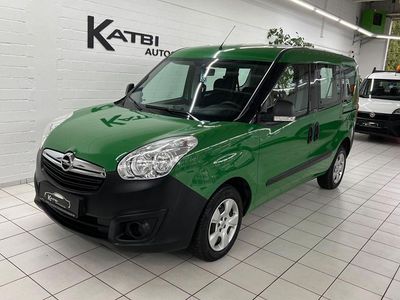 Grün Gebraucht 2016 Opel Combo Eco Van / Kleinbus | 11.890 €