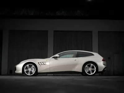 Second-hand Ferrari GTC4Lusso 689 CP (506 kW) 2020 Auriu Break