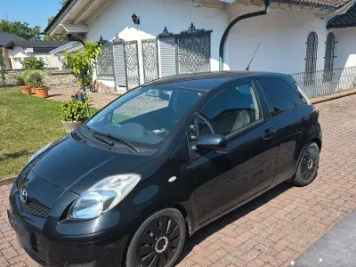 Gebraucht Toyota Yaris Cool 99 PS (72 kW) 2010 Schwarz Kleinwagen