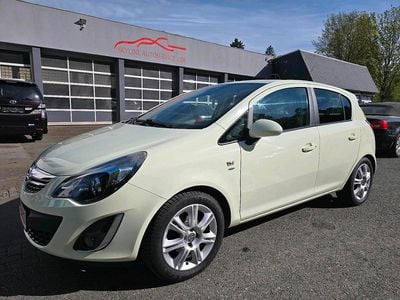 Usata Opel Corsa Color Edition 101 CV (74 kW) 2011 Giallo Utilitaria
