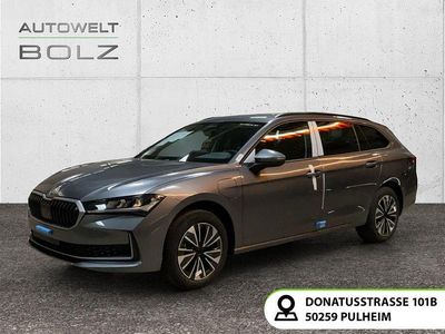 Neu Skoda Superb Selection 204 PS (150 kW) 2025 Grau Kombi