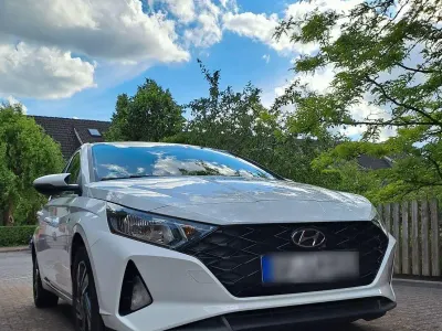 Gebraucht Hyundai i20 Intro Edition 101 PS (74 kW) 2021 Weiß Kleinwagen