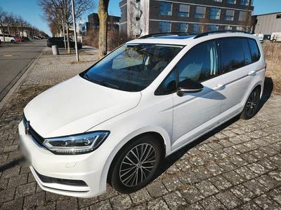 Gebraucht VW Touran Highline 150 PS (110 kW) 2019 Weiß Van / Kleinbus