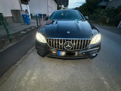 Gebraucht Mercedes E220 AMG line 264 PS (194 kW) 2020 Schwarz Coupé