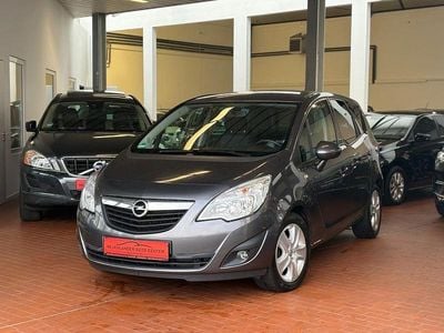 Grau Gebraucht 2011 Opel Meriva Design Edition Van / Kleinbus | 4.899 € (Fairer Preis)