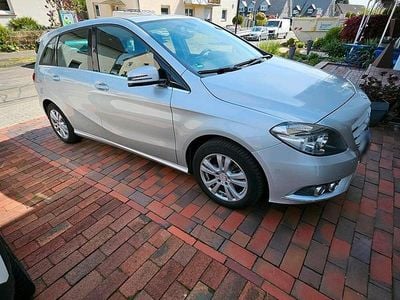 Usata Mercedes B180 122 CV (89 kW) 2013 Grigio Monovolume