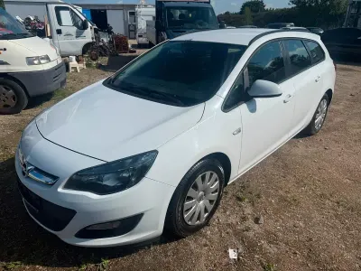 Gebraucht Opel Astra 110 PS (80 kW) 2014 Weiß Kombi