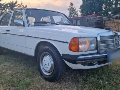 Gebraucht Mercedes 240 72 PS (52 kW) 1981 Weiß Limousine