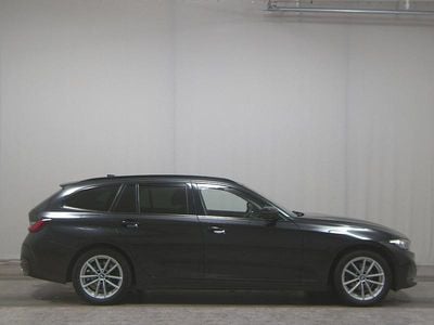 Schwarz Gebraucht 2023 BMW 320 Shadowline Kombi | 23.580 € (Superpreis)
