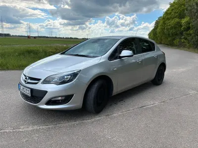 Gebraucht Opel Astra Edition 120 PS (88 kW) 2015 Silber Limousine
