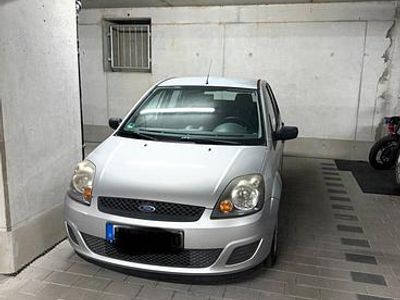 Gebraucht Ford Fiesta 69 PS (50 kW) 2007 Silber Kleinwagen