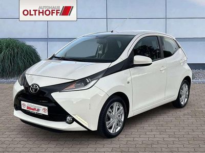 Gebraucht Toyota Aygo X-play 69 PS (50 kW) 2017 Weiß Kleinwagen