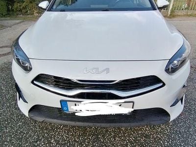 Weiß Gebraucht 2022 Kia Ceed Spirit Kleinwagen | 11.500 €