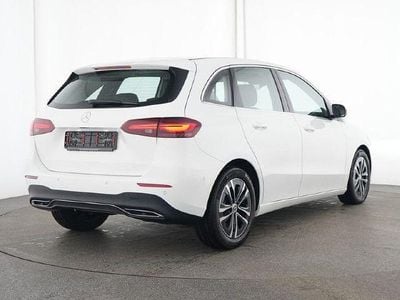 Gebraucht Mercedes B200 Progressive 163 PS (119 kW) 2025 Weiß Van / Kleinbus