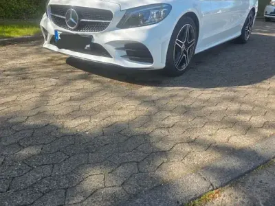 Gebraucht Mercedes C220 AMG 194 PS (142 kW) 2021 Weiß Limousine