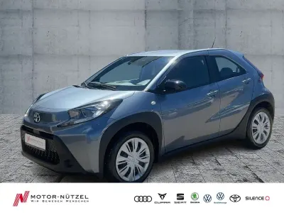 Neu Toyota Aygo X Business Edition 72 PS (52 kW) 2025 Celestite grey SUV
