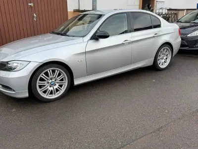 Gebraucht BMW 325 218 PS (160 kW) 2008 Silber Limousine