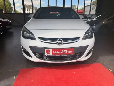 Gebraucht Opel Astra 87 PS (63 kW) 2013 Weiß Limousine