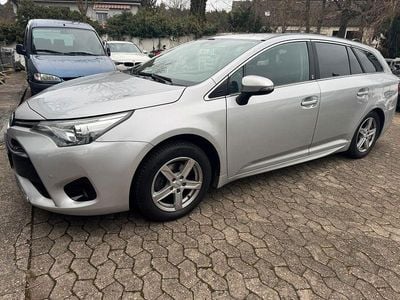 Silber Gebraucht 2018 Toyota Avensis Comfort Kombi | 12.650 € (Teuer)
