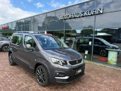 Gebraucht Peugeot Rifter Active 131 PS (96 kW) 2018 Schwarz Van / Kleinbus