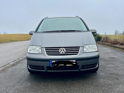 Second-hand VW Sharan 115 CP (84 kW) 2010 Gri Monovolum