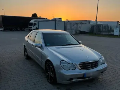Gebraucht Mercedes C180 142 PS (104 kW) 2003 Silber Limousine