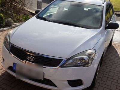 gebraucht Kia Ceed 1.4, Kombi CVVT, wenig KM, 8fach bereift