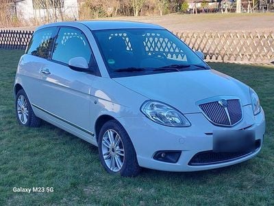 Gebraucht Lancia Ypsilon 60 PS (44 kW) 2010 Weiß Kleinwagen