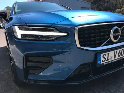 Usado Volvo V60 R-Design 190 HP (139 kW) 2020 Azul Carrinha