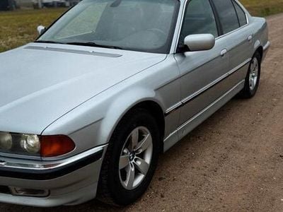 BMW 728