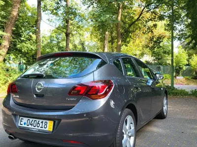 Gebraucht Opel Astra Innovation 140 PS (102 kW) 2010 Grau Kombi