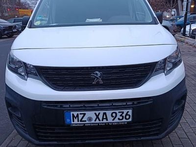 Gebraucht Peugeot Partner 95 PS (69 kW) 2020 Weiß Van / Kleinbus