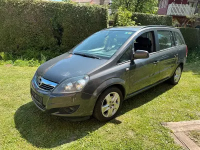 Gebraucht Opel Zafira 110 PS (80 kW) 2012 Grau Van / Kleinbus