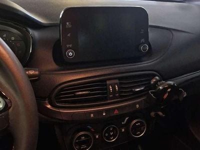 Gebraucht Fiat Tipo Sport 120 PS (88 kW) 2019 Rot Limousine