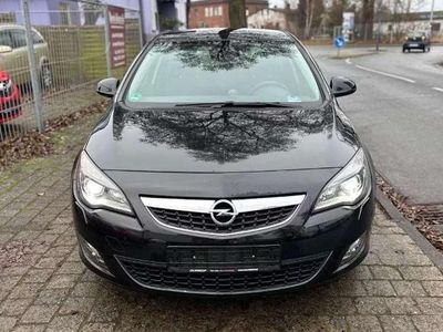 Używany Opel Astra Selection 140 KM (102 kW) 2010 Czarny Sedan/Limuzyna