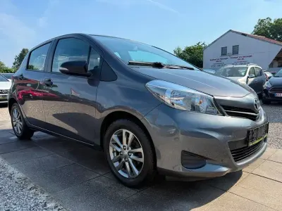 Gebraucht Toyota Yaris Cool 69 PS (50 kW) 2011 Grau Kleinwagen