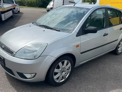 Gebraucht Ford Fiesta 80 PS (58 kW) 2003 Silber Kleinwagen