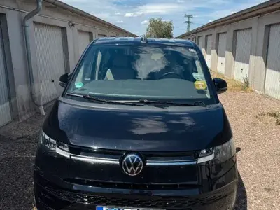 Gebraucht VW Multivan 150 PS (110 kW) 2023 Schwarz Van / Kleinbus