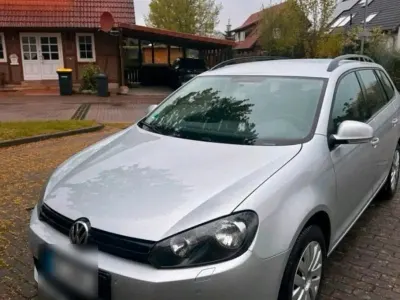 Gebraucht VW Golf VI 105 PS (77 kW) 2011 Silber Kombi