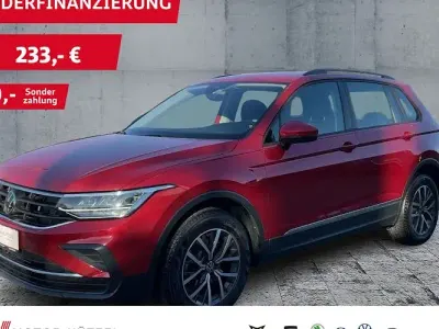 Gebraucht VW Tiguan Life 150 PS (110 kW) 2023 Kings red metallic SUV