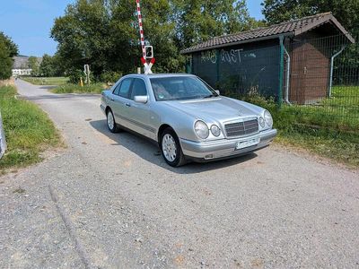 Mercedes E200