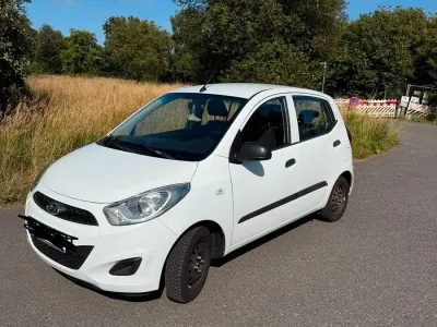 Gebraucht Hyundai i10 67 PS (49 kW) 2013 Weiß Kleinwagen
