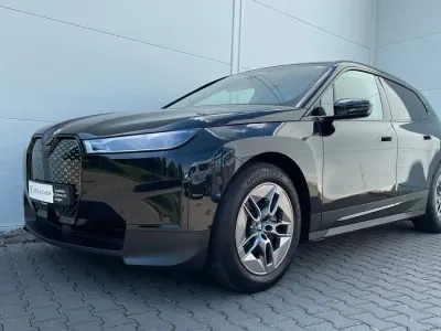 Gebraucht BMW iX Shadowline 239 kW (326 PS) 2022 Saphirschwarz metallic SUV