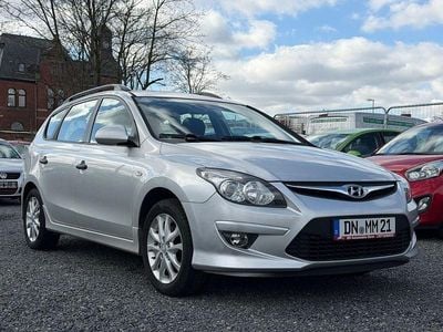 Gebraucht Hyundai i30 Intro Edition 99 PS (72 kW) 2012 Silber Kombi