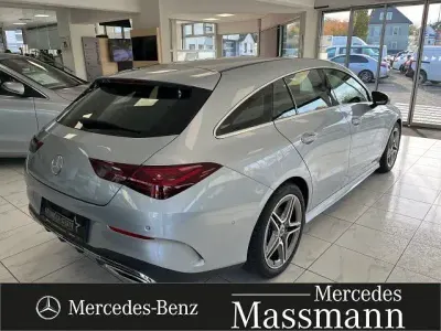 Gebraucht Mercedes CLA200 Shooting Brake AMG line 163 PS (119 kW) 2024 Lack hightechsilber Kombi