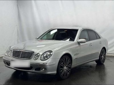 Usata Mercedes E200 163 CV (119 kW) 2004 Argento Berlina