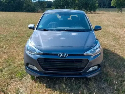 Gebraucht Hyundai i20 102 PS (75 kW) 2018 Grau Kleinwagen