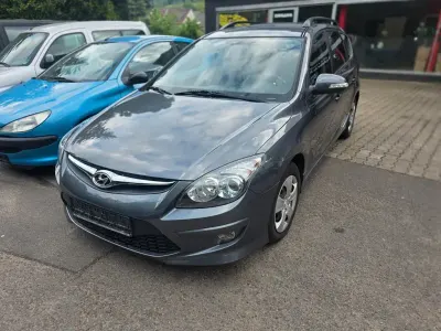 Gebraucht Hyundai i30 Edition 109 PS (80 kW) 2011 Grau Kombi